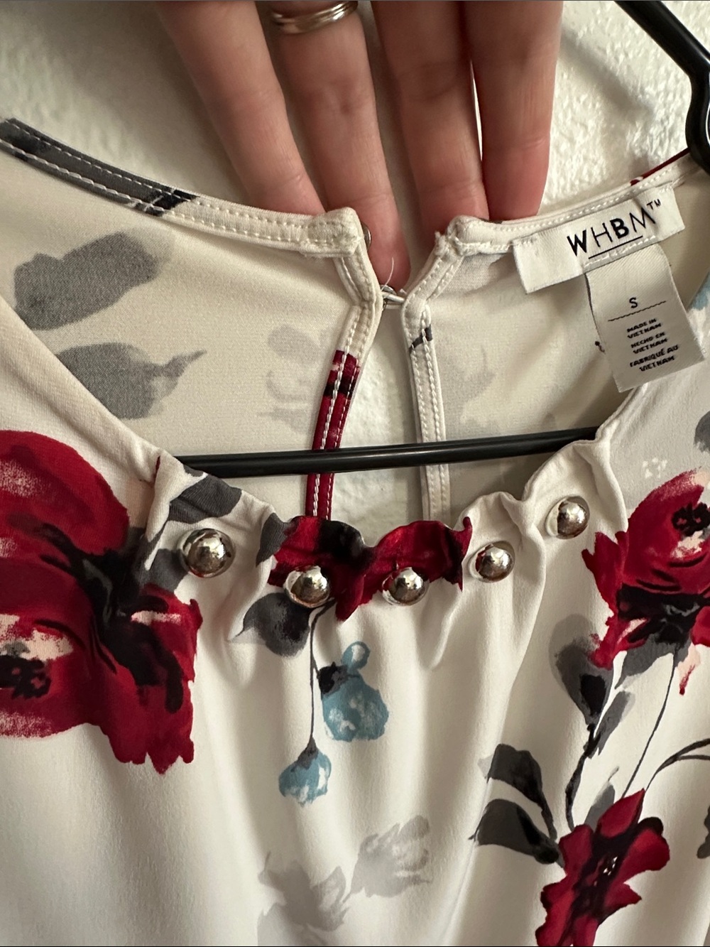 WHBM Sleeveless Grey Blue Red Floral Blouse Size Small - Picture 3 of 9